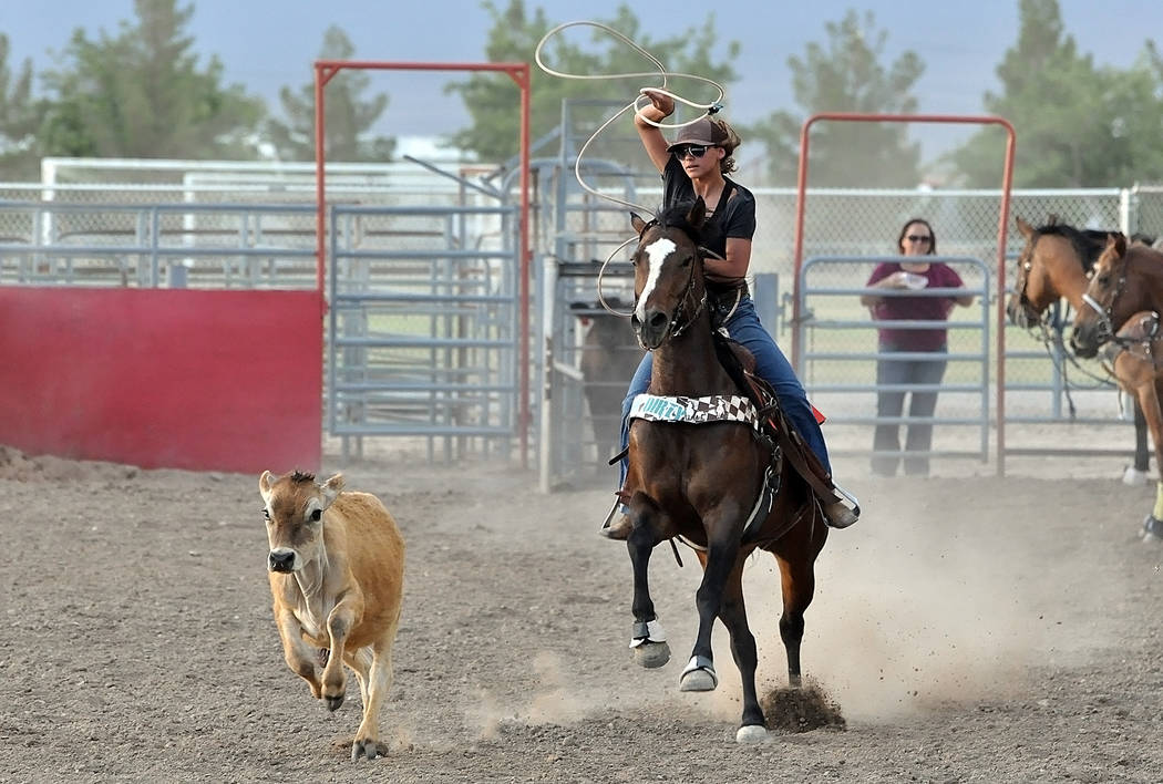 rodeo girls barrel racing