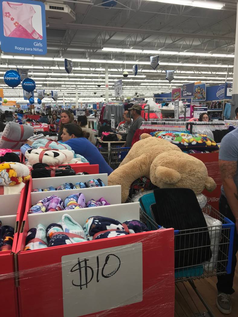 Cordelia bedreiging Bully Pahrump shoppers face long lines on Black Friday | Pahrump Valley Times