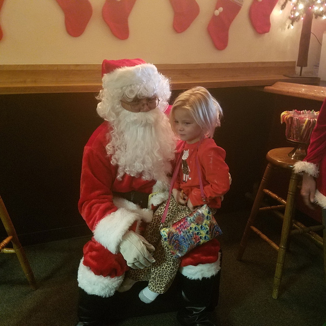 Santa visits with Brynlee Frazier, 5, during a kids’ Christmas party on Dec. 24 inside the Tonopah Liquor Company. David Jacobs/Times-Bonanza & Goldfield News