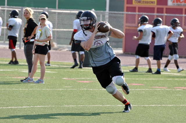 Horace Langford Jr / Pahrump Valley Times
Parker Hart taking reps at the summer football camp. Hart was a junior varsity quarterback, where he ran Clayton's "jet sweep."