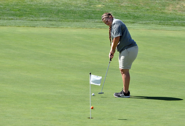 Horace Langford Jr. / Pahrump Valley Times 
Senior Krista Toomer putts at a golf practice at Mountain Falls golf course in August.