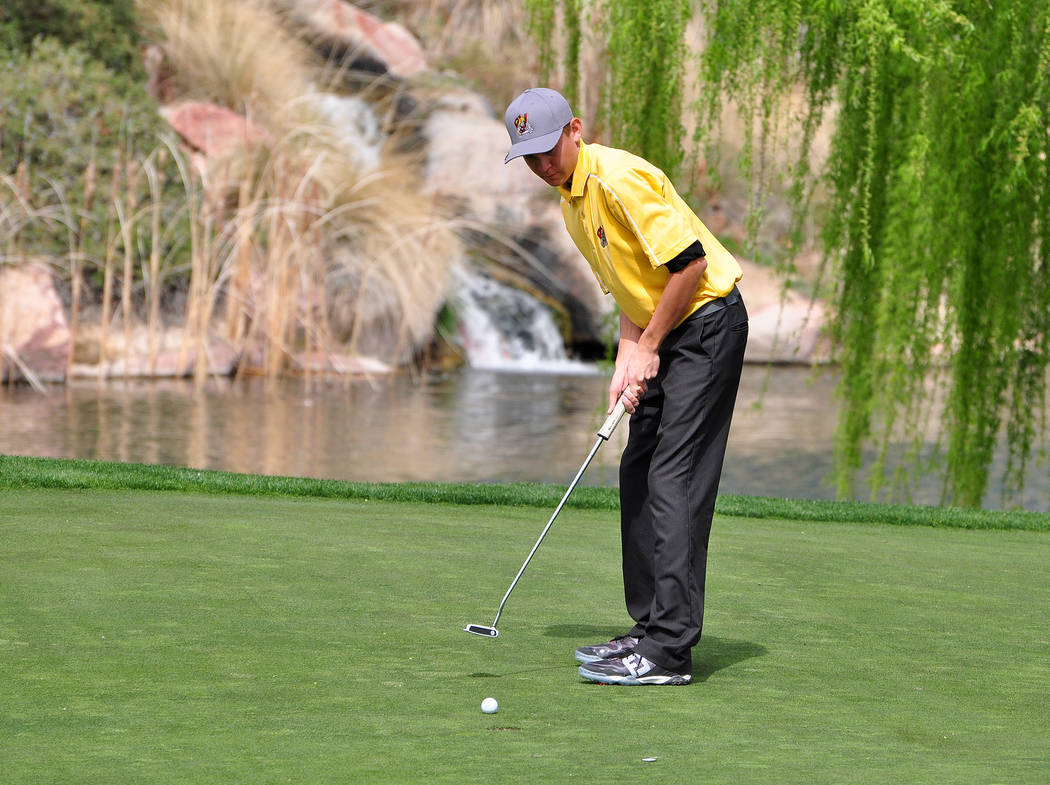 Austen Ancell at Mountain Falls putting last year. He will be the senior golfer on the team this year. 
Horace Langford Jr / Pahrump Valley Times