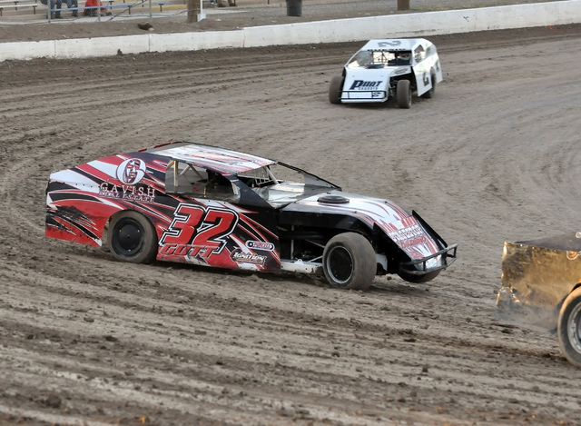 Horace Langford Jr. / Pahrump Valley Times 
Beau Gott drives his number 32 in the last race at the Pahrump Valley Speedway. Gott is this year's Modified champion.