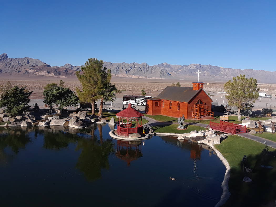Rural Nevada casinohotel to open replica landmark for weddings
