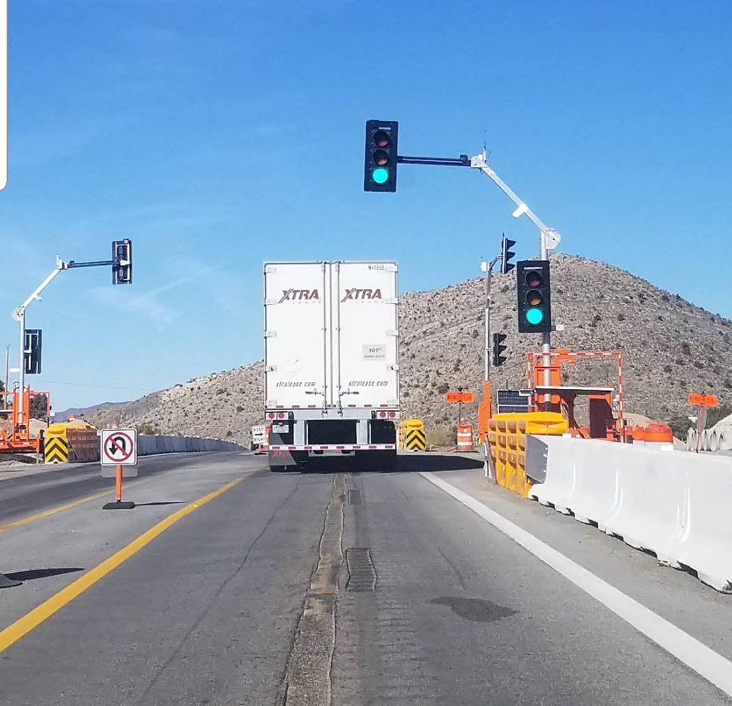 Dekorative entanglement Fremragende Traffic light along Nevada Highway 160 construction | Pahrump Valley Times