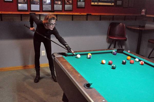 Horace Langford Jr./Pahrump Valley Times Rachelle Ryba lines up a shot during a Pahrump Valley ...