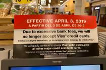 A sign announces Smith's ban on Visa credit cards in Las Vegas. Smith's is owned by Kroger. (Caitlin Lilly/Las Vegas Review-Journal)