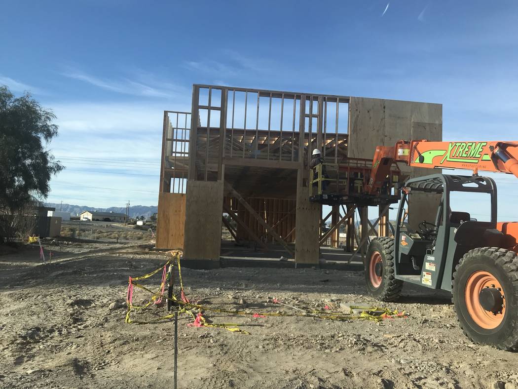 Jeffrey Meehan/Pahrump Valley Times A construction crewman works on a new Starbucks at 460 S. H ...