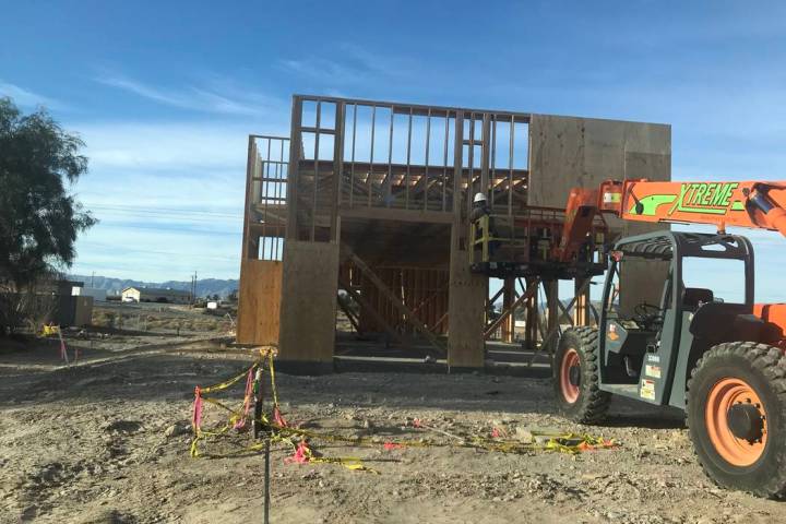 Jeffrey Meehan/Pahrump Valley Times A construction crewman works on a new Starbucks at 460 S. H ...