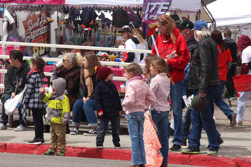 Jeffrey Meehan/Pahrump Valley Times Several children watched as the parade got underway during ...