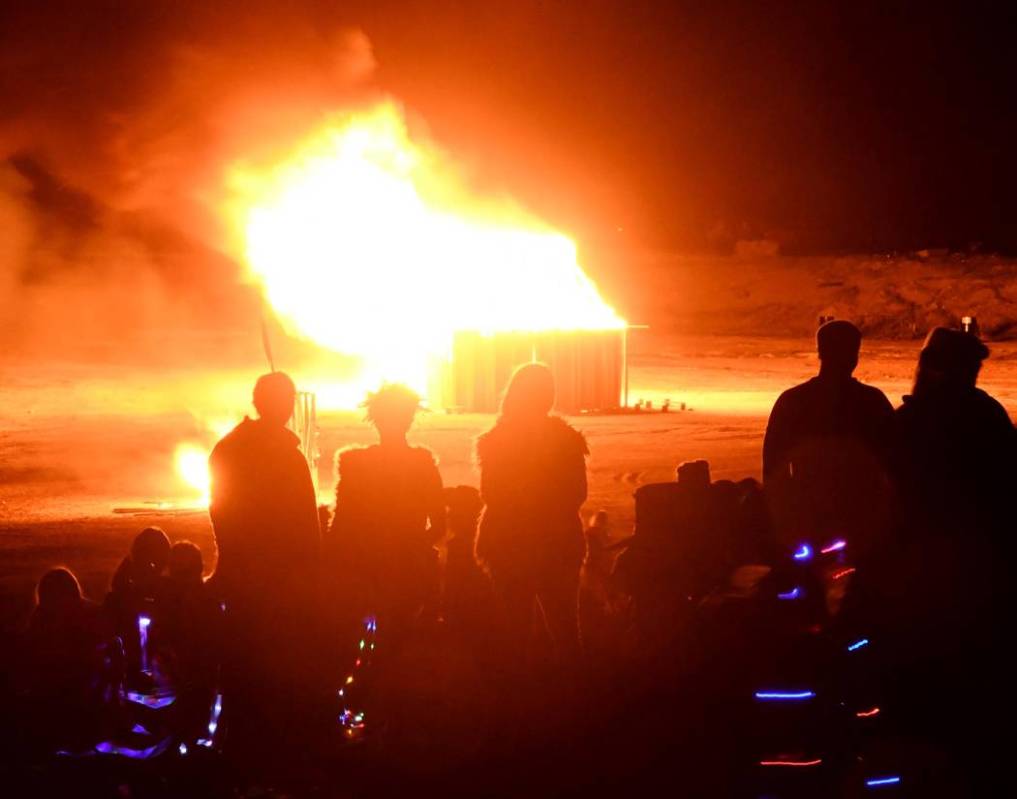 Richard Stephens/Special to the Pahrump Valley Times Burning Man attendees watch burning of str ...