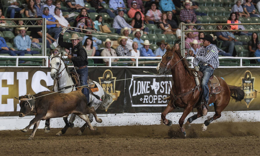 Pro ropers Dees, and Siggins win $120,000 in Reno event | Pahrump Valley  Times