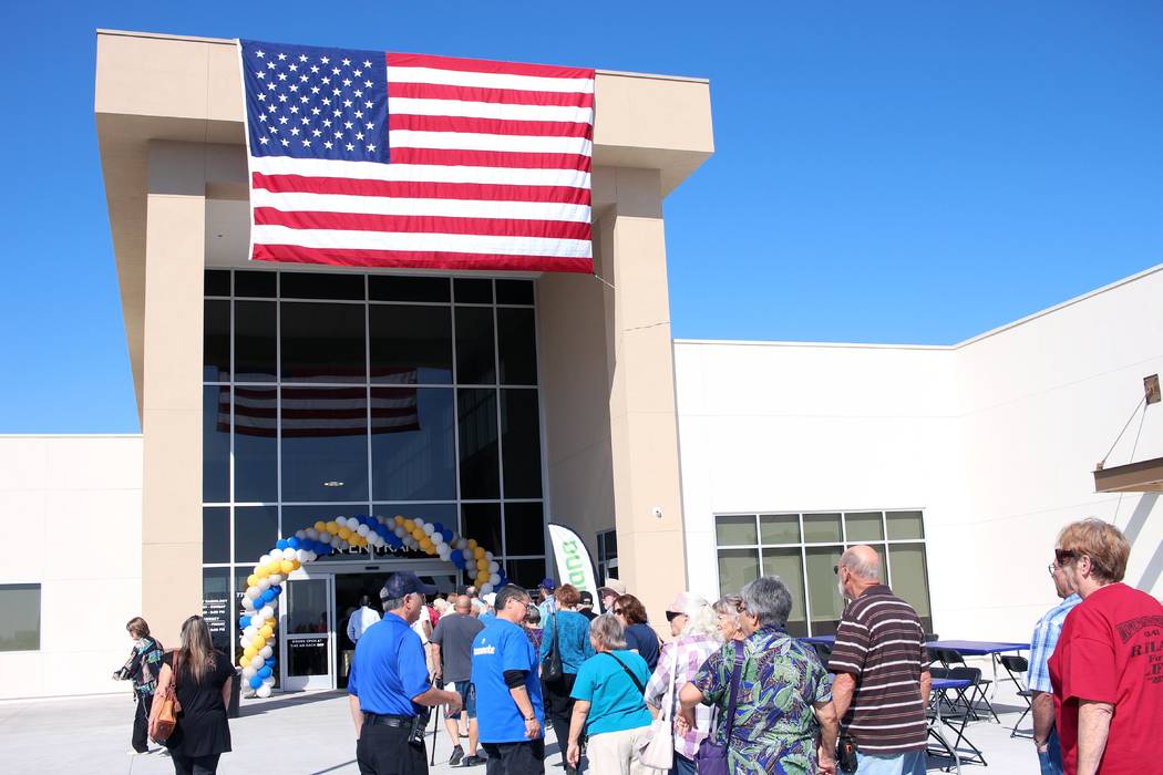 Jeffrey Meehan/Pahrump Valley Times Dozens of people lined up in the front of the HealthCare Pa ...