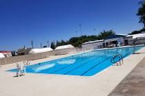 David Jacobs/Pahrump Valley Times A look at the unoccupied Pahrump community swimming pool as s ...