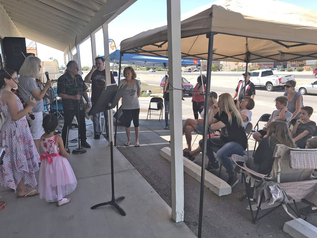 Jeffrey Meehan/Pahrump Valley Times Music instructors at Foxter Music in Pahrump played for a c ...
