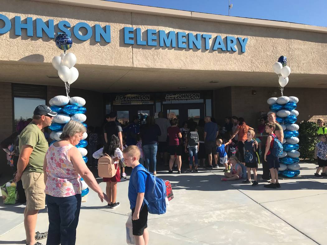 Jeffrey Meehan/Pahrump Valley Times Parents and children line up at J.G. Johnson Elementary for ...