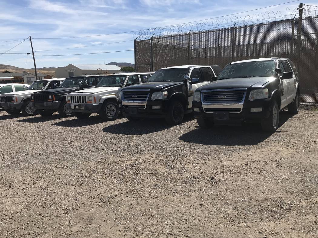 Jeffrey Meehan/Times-Bonnaza People line up for a car auction from the Esmeralda County Sherif ...