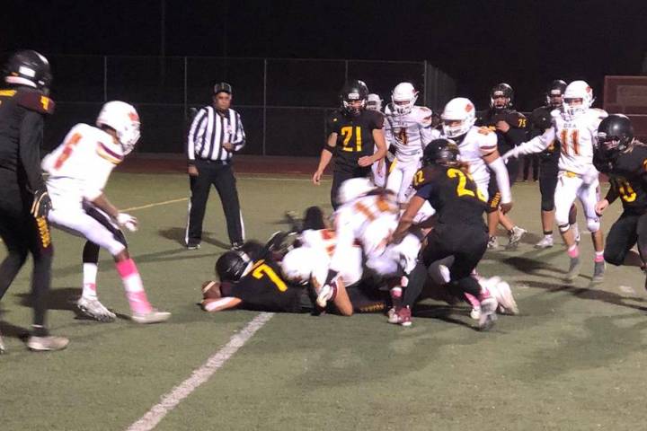 Tom Rysinski/Pahrump Valley Times Pahrump Valley junior Dylan Wright scores on a 6-yard run dur ...