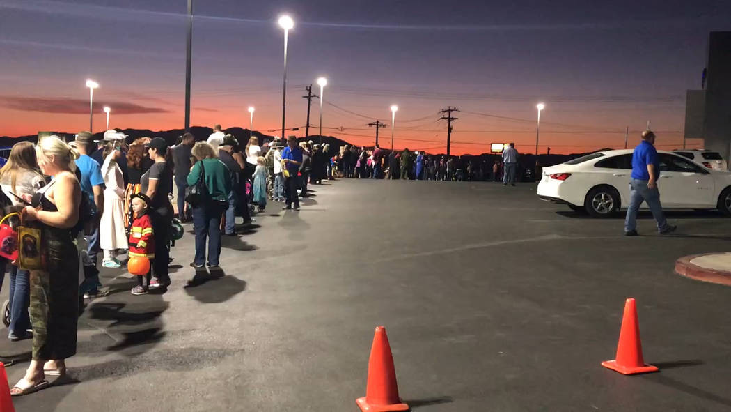 Jeffrey Meehan/Pahrump Valley Times Dozens of parents and adults wait in line at Pahrump Valley ...