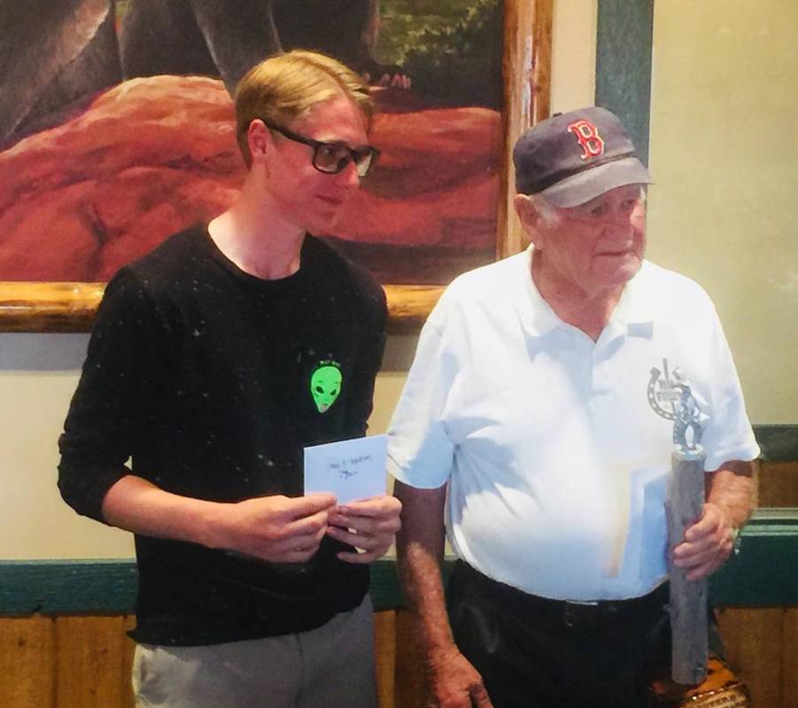 Lathan Dilger/Special to the Pahrump Valley Times Mac Fuller, right, of St. George, Utah, defea ...