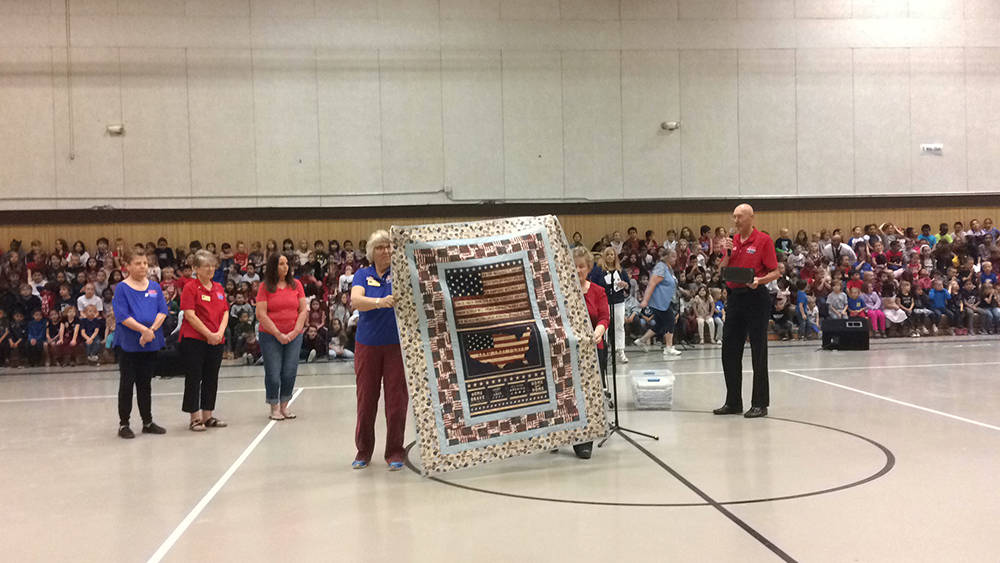 Robin Hebrock/Pahrump Valley Times Battle Born Quilts of Valor members show off one of the quil ...