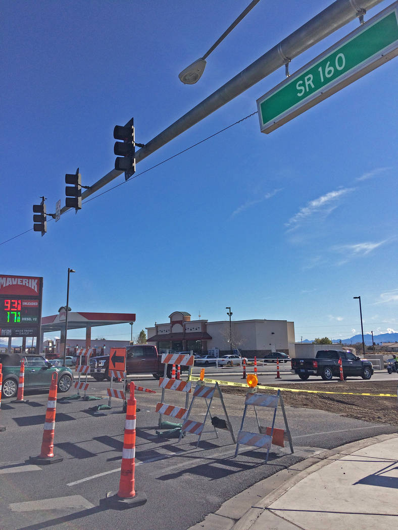 Robin Hebrock/Pahrump Valley Times Construction on the intersection of Highway 160 and Homestea ...
