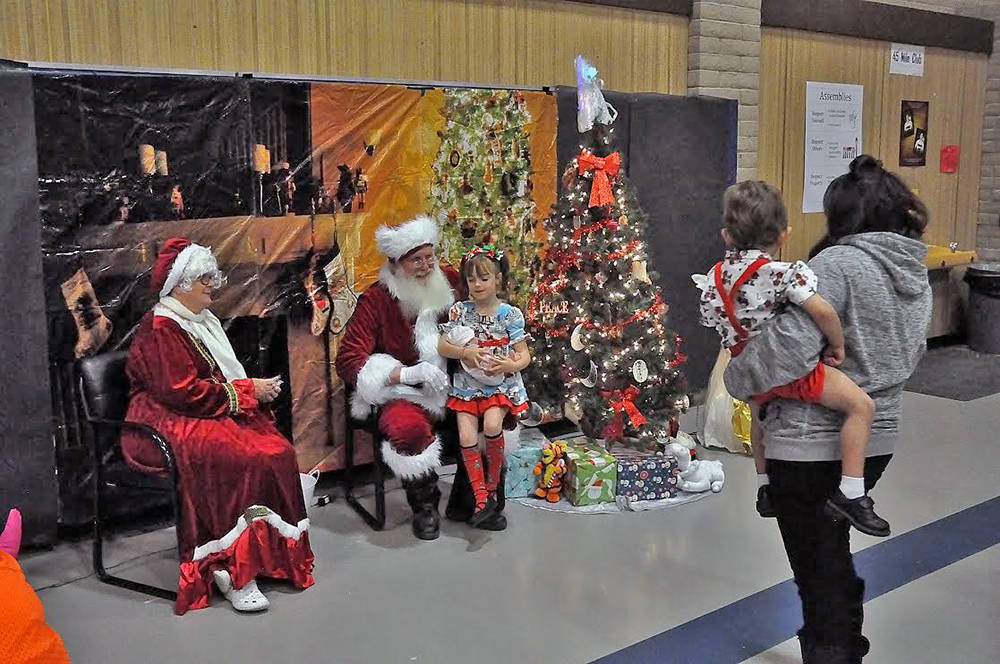 Horace Langford Jr./Pahrump Valley Times At J.G Johnson Elementary's Breakfast with Santa, chil ...