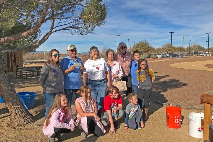 Robin Hebrock/Pahrump Valley Times Pahrump Valley Garden Club members and Floyd Elementary Scho ...