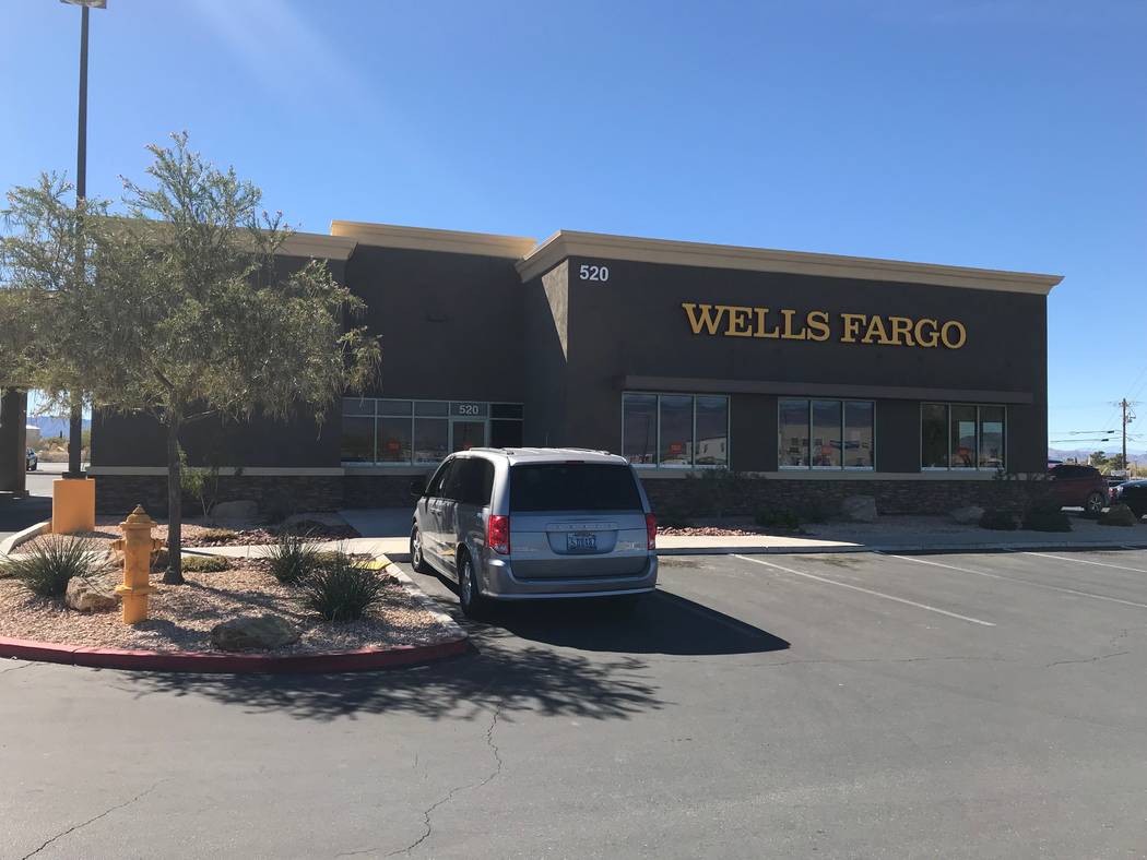 Jeffrey Meehan/Pahrump Valley Times Wells Fargo Bank at 520 S. Highway 160 on Oct. 20, 2017. Th ...