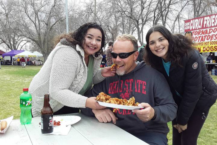 Selwyn Harris/Pahrump Valley Times Flanked by Jenny Suarez, at left, and Kynnlie Mannering, Cha ...