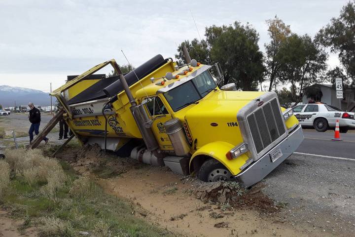 Selwyn Harris/Pahrump Valley Times Nye County Sheriff's Office deputies shut down traffic in bo ...