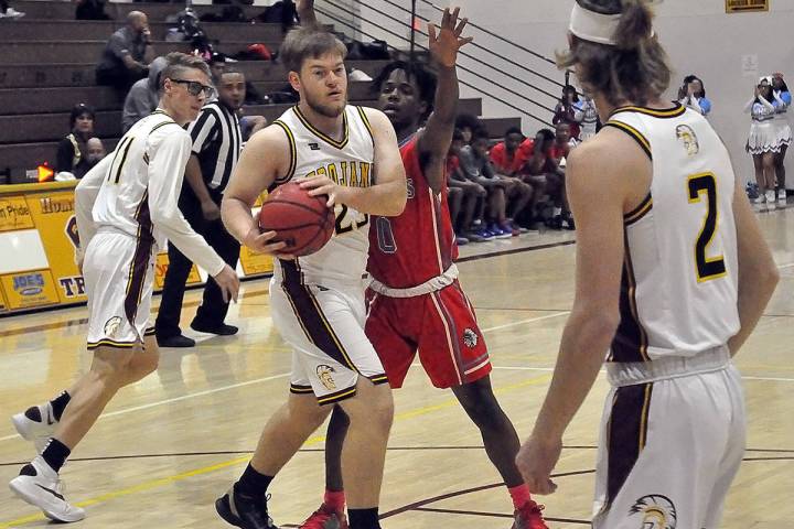 Horace Langford Jr./Pahrump Valley Times Koby Lindberg looks to pass to Grant Odegard (2) as Ka ...