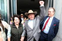 K.M. Cannon Las Vegas Review-Journal Cliven Bundy walks out of Lloyd George U.S. Courthouse in ...