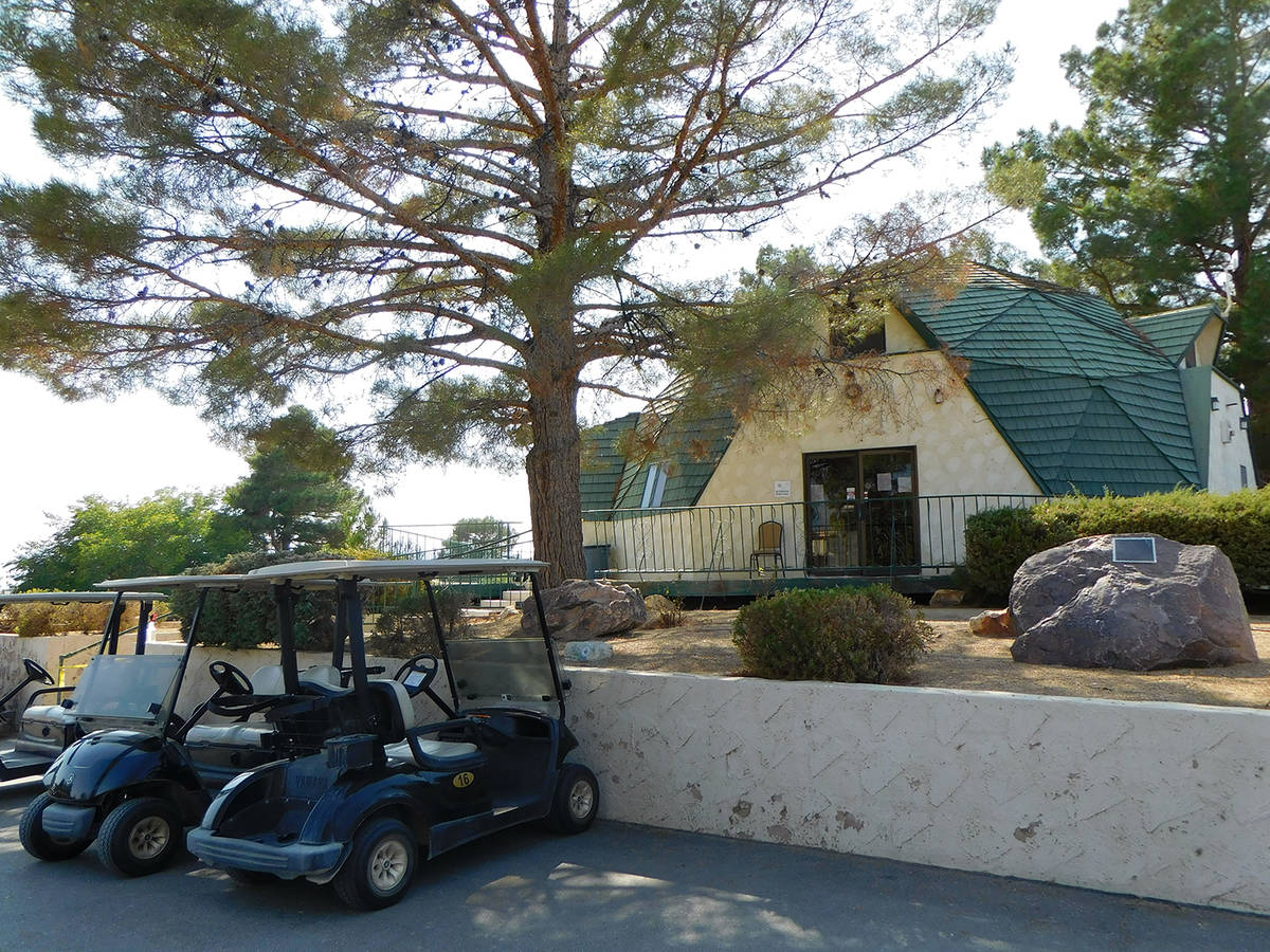 Robin Hebrock/Pahrump Valley Times Lakeview Executive Golf Course is located at 1471 E. Mount C ...
