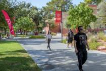Elizabeth Brumley/Las Vegas Review-Journal Students walking around campus at UNLV, in Las Vegas ...