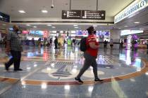 Erik Verduzco/Las Vegas Review-Journal People leave baggage claim in Terminal 1 at McCarran Int ...