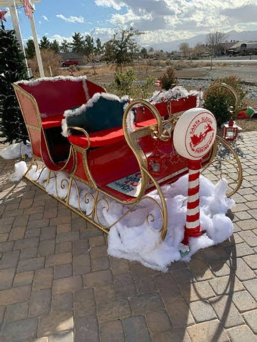Toni Ferris/Special to the Pahrump Valley Times An authentic Amish-made sleigh is the centerpie ...