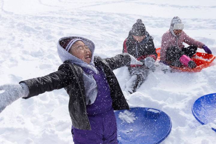 Ellen Schmidt/Las Vegas Review-Journal Matthew Pham, 4, of Las Vegas, left, throws snow into th ...