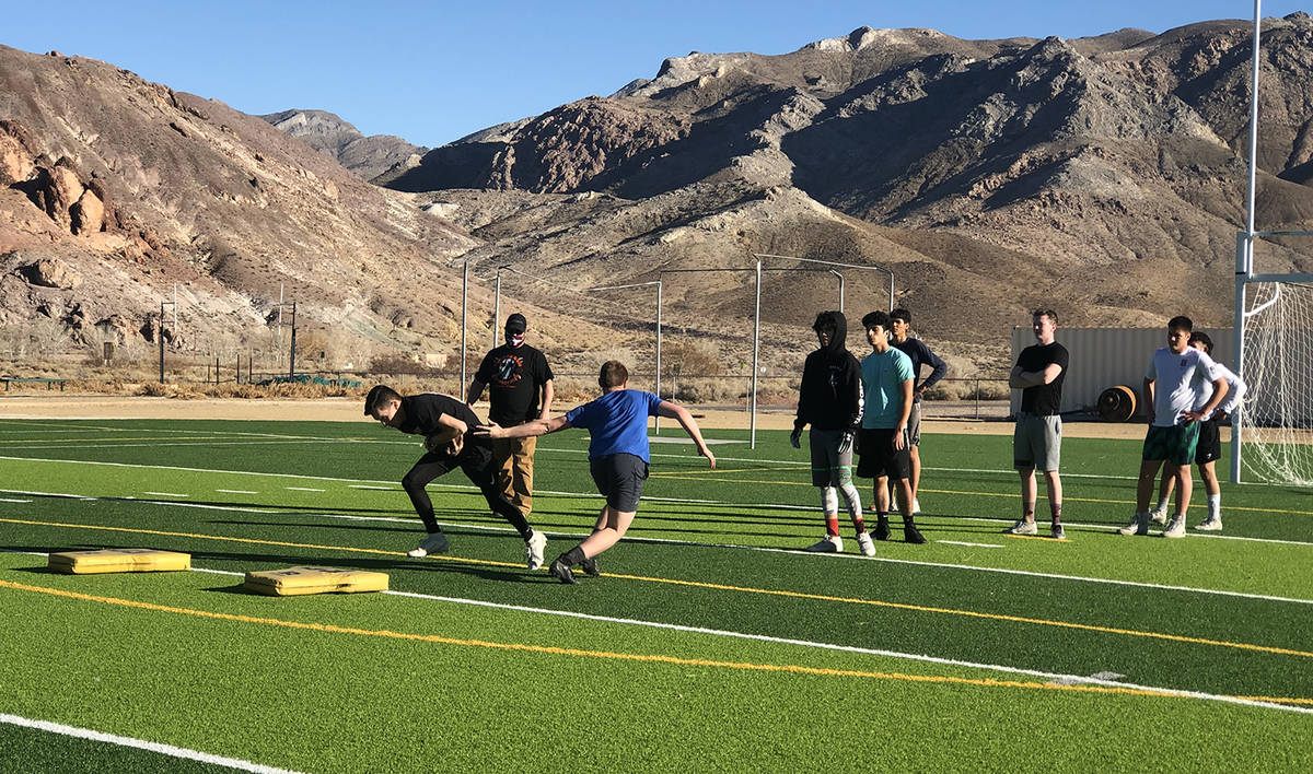 Tom Rysinski/Pahrump Valley Times Beatty football players line up during a conditioning drill J ...