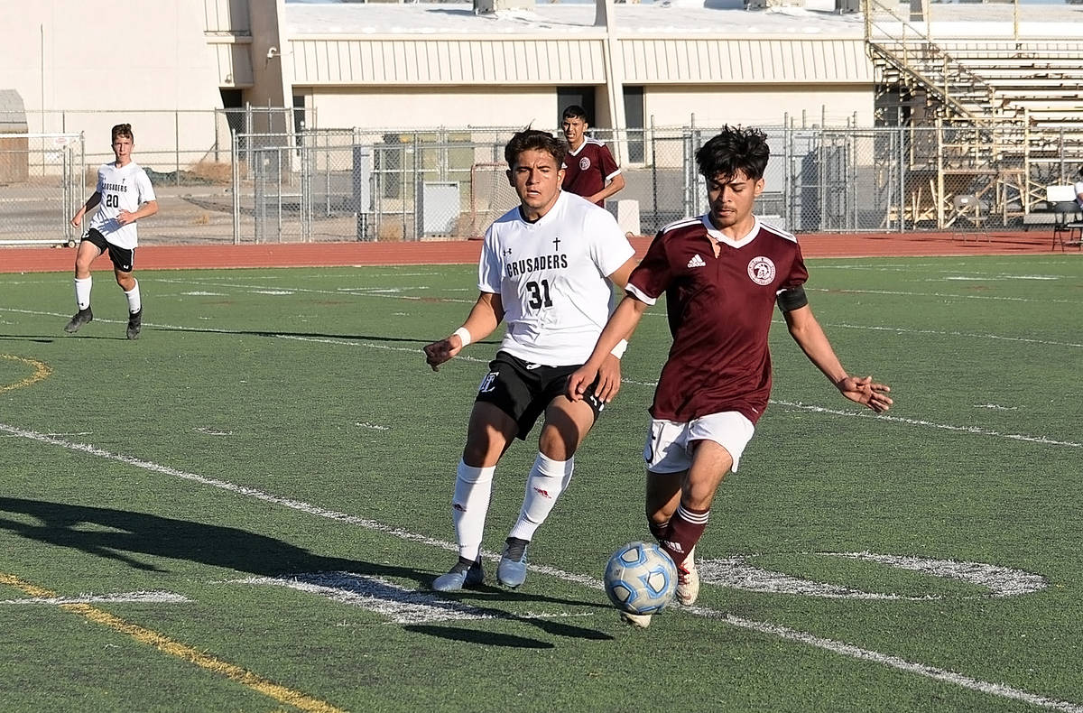 Horace Langford Jr./Pahrump Valley Times Pahrump Valley High School junior Christopher Vega con ...