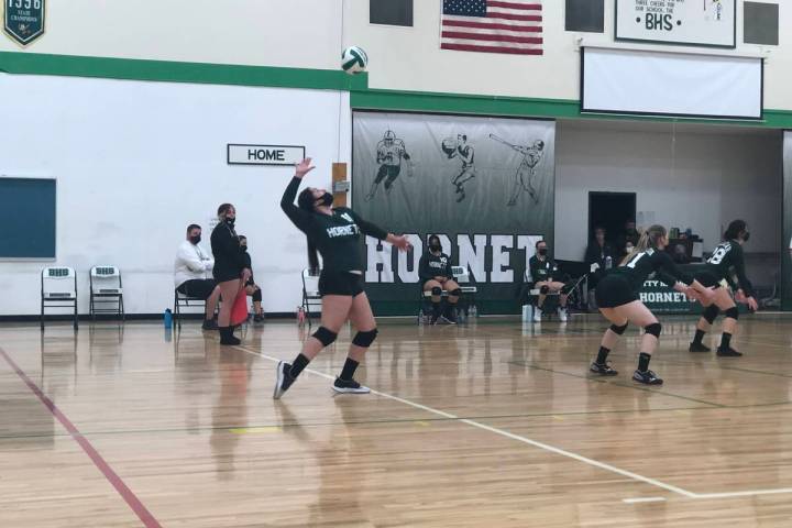 Tom Rysinski/Pahrump Valley Times Beatty High School senior Marlene Mendoza prepares to serve a ...