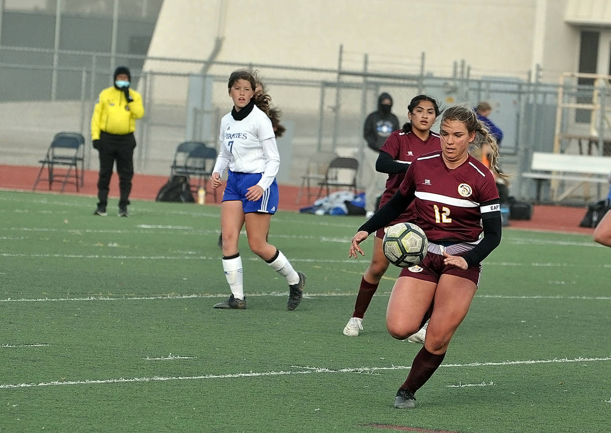 Horace Langford Jr./Pahrump Valley Times Pahrump Valley senior Maddy Souza moves the ball up th ...