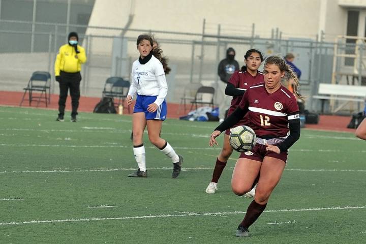 Horace Langford Jr./Pahrump Valley Times Pahrump Valley senior Maddy Souza moves the ball up th ...