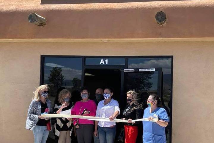 Bianca Graeff/Pahrump Valley Times Pahrump Chamber of Commerce officials and community members ...