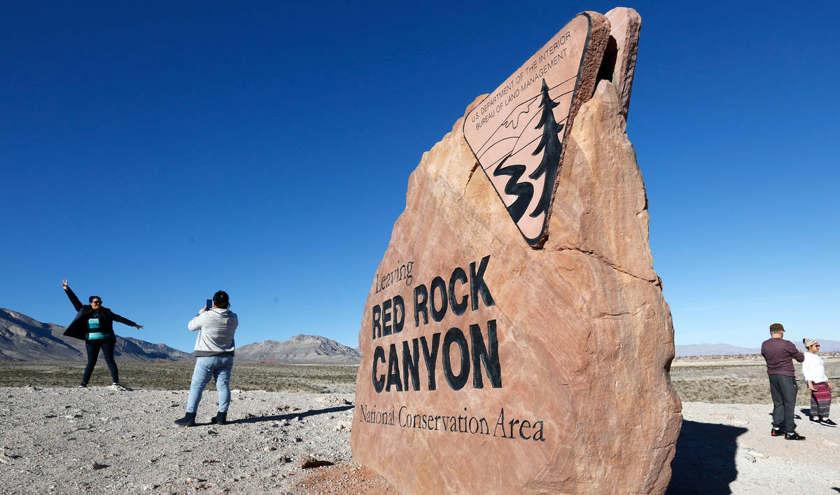 Chitose Suzuki/Las Vegas Review-Journal Visitors take photos at the Red Rock Canyon National C ...