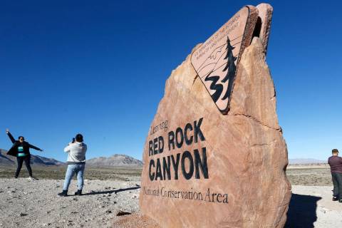 Chitose Suzuki/Las Vegas Review-Journal Visitors take photos at the Red Rock Canyon National C ...