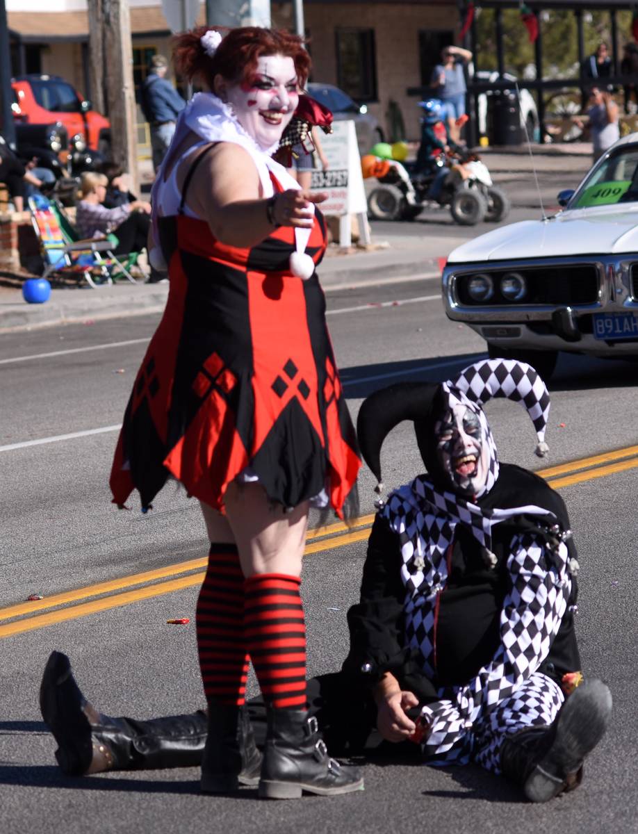 Richard Stephens/Special to the Pahrump Valley Times Parade participants perform in character f ...