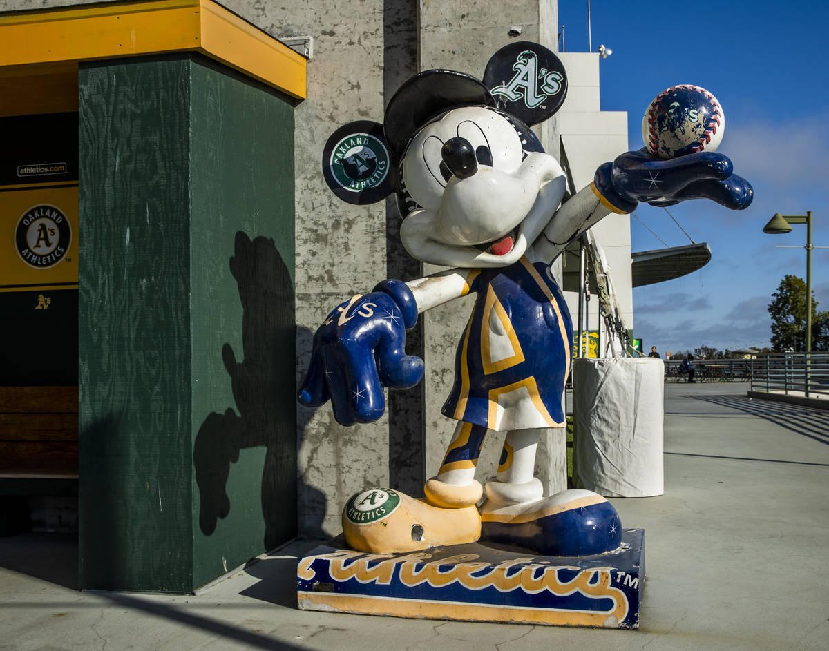 Pin on MLB - Mickey Mouse Statues