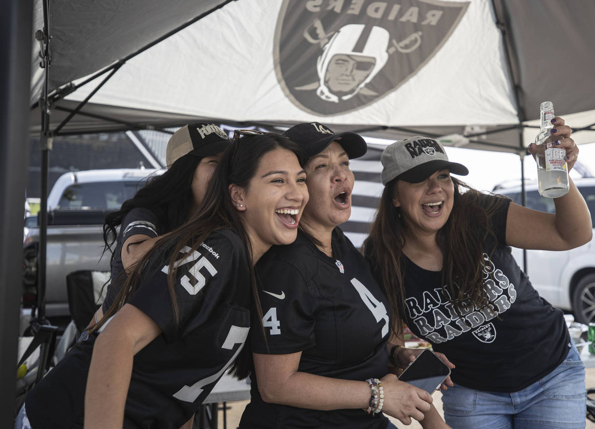 Raiders respond to reported traffic woes at Allegiant Stadium