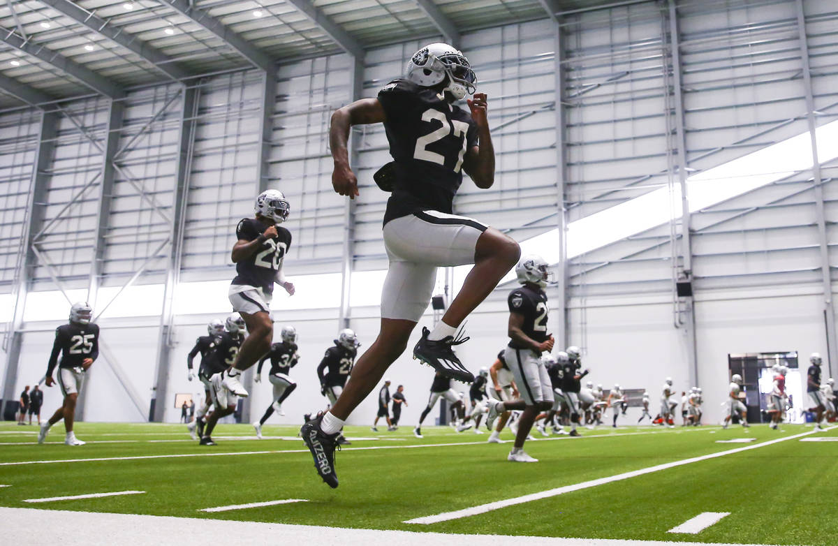 Raiders cornerback Trayvon Mullen (27) warms up during training camp at Raiders Headquarters/In ...